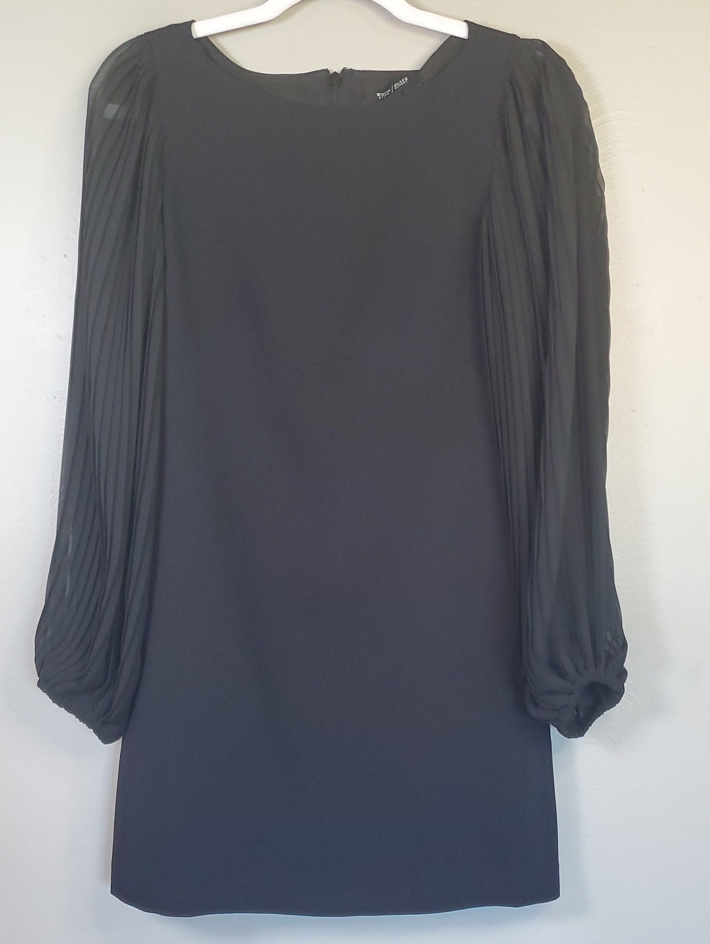 White House/ Blk Market Black Mini Shift Dress With Balloon Sleeves. 00/ Xsmall